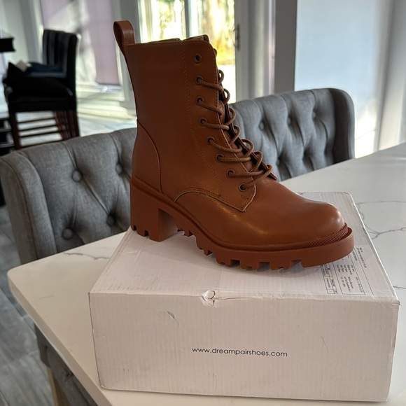 NWT- Dream Pairs/Just Fab —Boots Size 7 - Picture 2 of 4